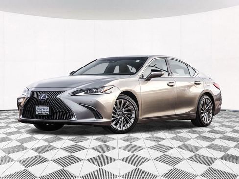 Used 2020 Lexus ES 300h w/ Luxury Package image 2
