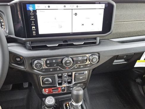 New 2026 Jeep Gladiator Willys AWD/4WD image 18