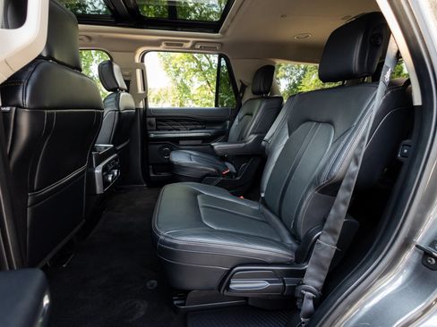 Used 2019 Ford Expedition Platinum AWD/4WD image 32