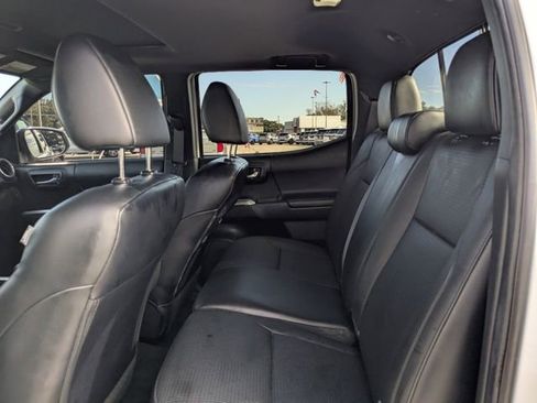 Used 2022 Toyota Tacoma Limited image 13