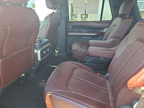 Used 2024 Ford Expedition Limited image 13