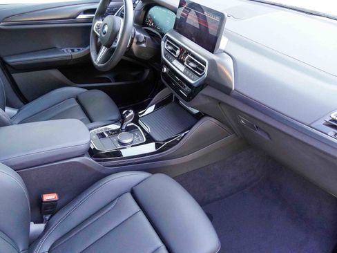 Used 2025 BMW X4 M40i image 10
