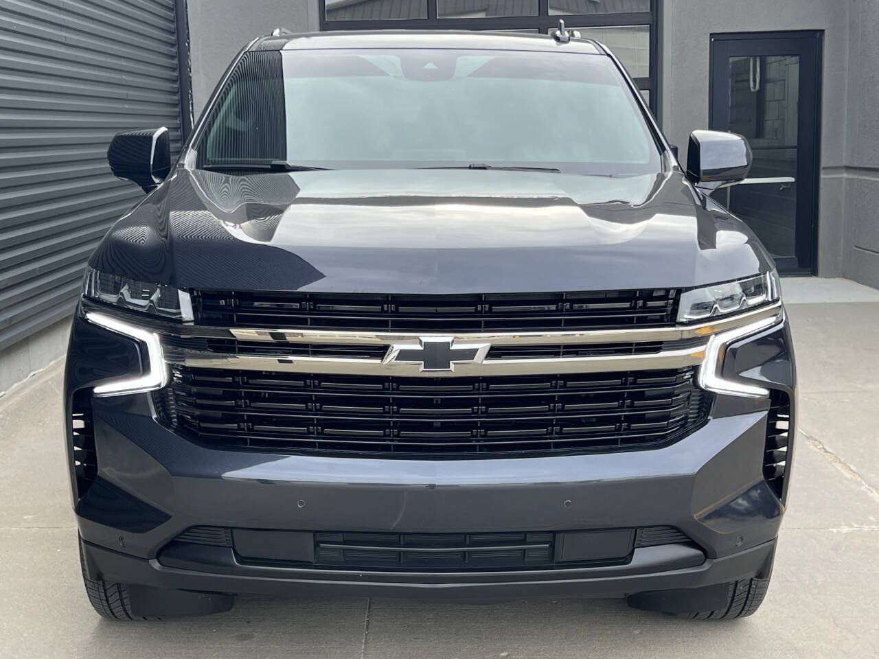 Used 2023 Chevrolet Suburban RST w/ Sport Performance Package AWD/4WD image 4