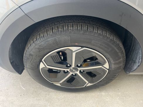 Used 2026 Kia Niro LX FWD image 28