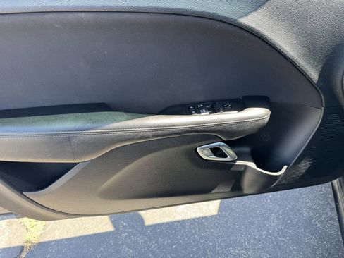 Used 2019 Dodge Challenger SXT RWD image 12