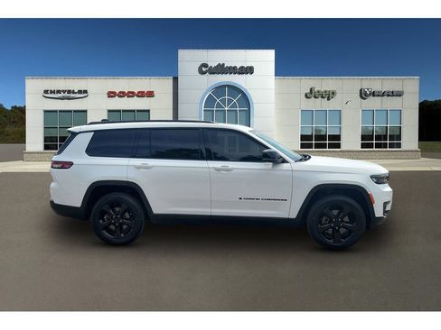 Used 2023 Jeep Grand Cherokee L Laredo AWD/4WD image 2