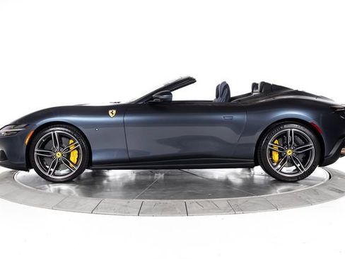 Used 2025 Ferrari Roma Spider RWD image 3
