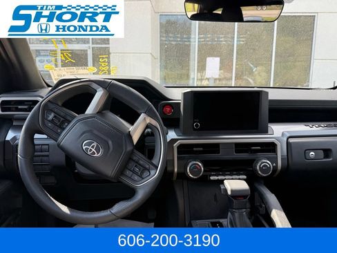 Used 2025 Toyota Tacoma TRD Off-Road AWD/4WD image 11
