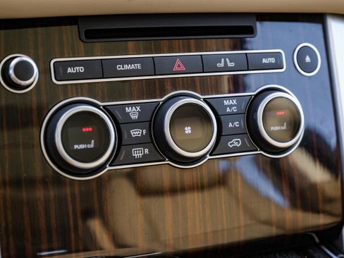 Used 2017 Land Rover Range Rover HSE image 24