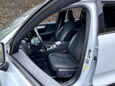 Used 2020 Volvo XC40 T5 Momentum image 20