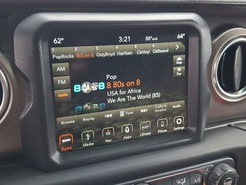 Used 2018 Jeep Wrangler Unlimited Rubicon AWD/4WD image 17