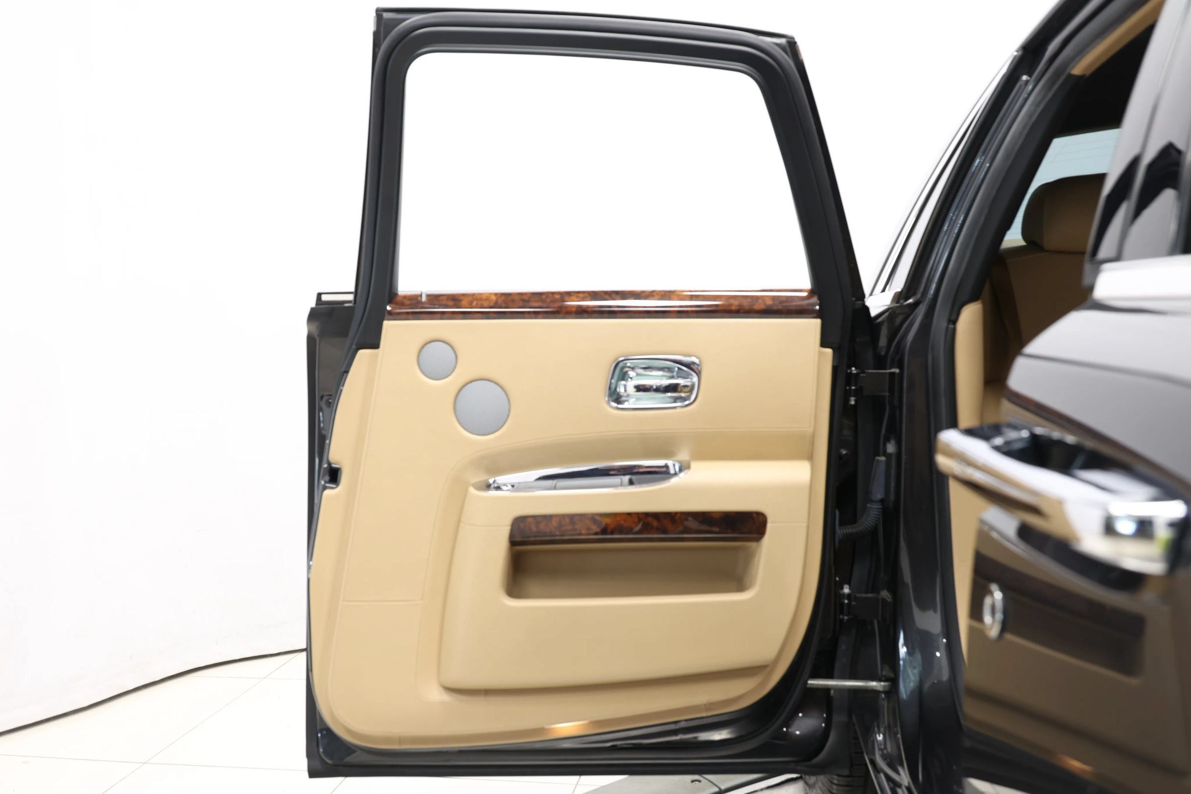 Used 2011 Rolls-Royce Ghost RWD image 82