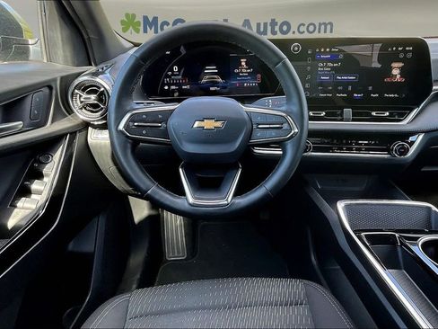 Used 2025 Chevrolet Equinox LT AWD/4WD image 9