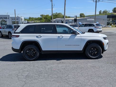 New 2026 Jeep Grand Cherokee 4WD image 4