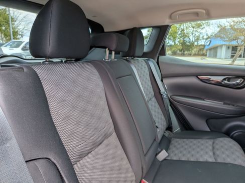 Used 2022 Nissan Rogue Sport SV FWD image 32