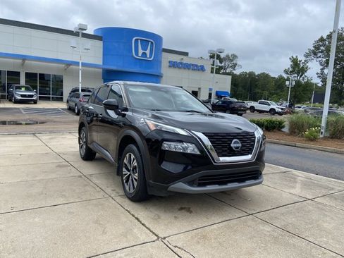 Used 2023 Nissan Rogue SV FWD image 2