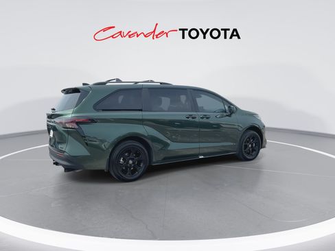 Certified 2025 Toyota Sienna XLE Woodland Edition AWD/4WD image 8