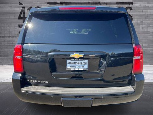 Used 2020 Chevrolet Suburban LT w/ Luxury Package image 4