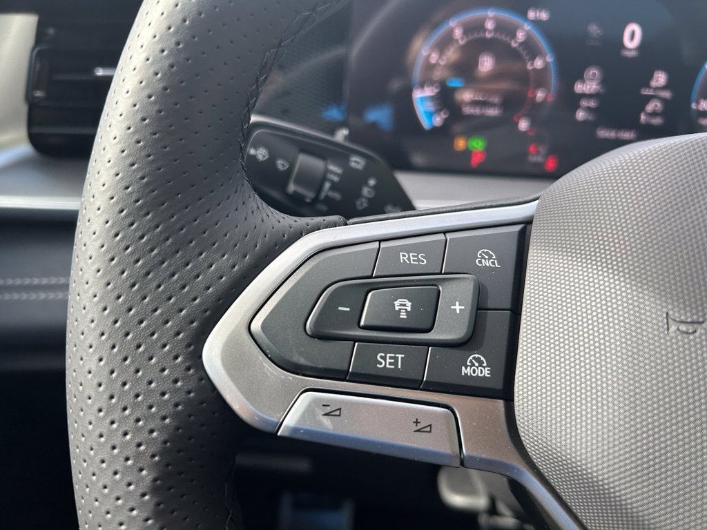 New 2026 Volkswagen Tiguan SE R-Line AWD/4WD image 19