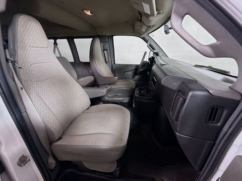 Used 2017 Chevrolet Express 2500 LT w/ LT Preferred Equipment Group RWD image 28