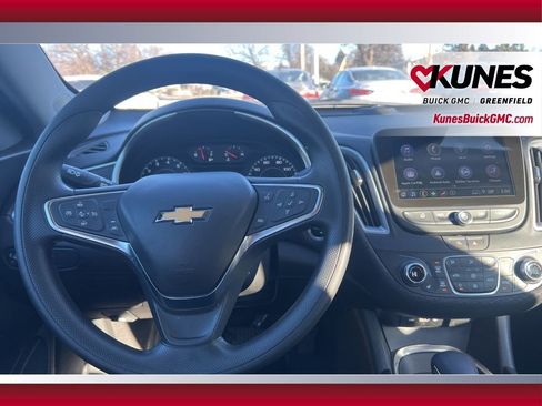 Used 2025 Chevrolet Malibu LT image 23