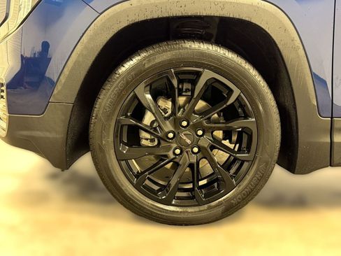 Used 2023 GMC Terrain SLE w/ Driver Convenience Package FWD image 11