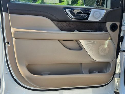Used 2022 Lincoln Navigator Reserve AWD/4WD image 13