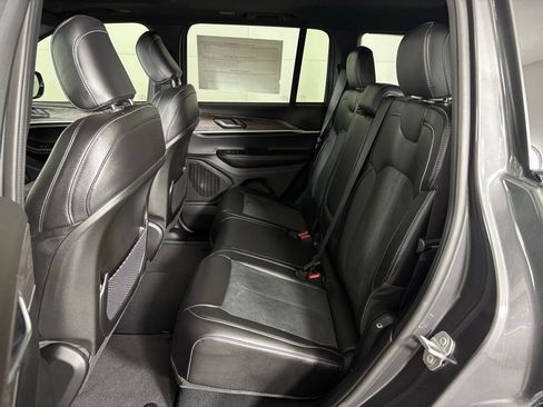 Used 2026 Jeep Grand Cherokee Altitude AWD/4WD image 39