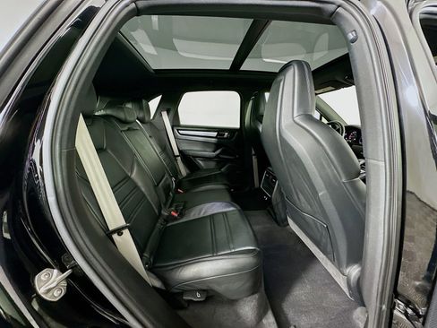Used 2023 Porsche Cayenne AWD/4WD image 29