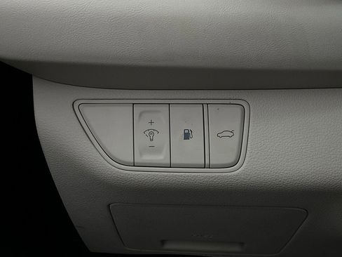 Used 2025 Genesis G70 2.5T image 22