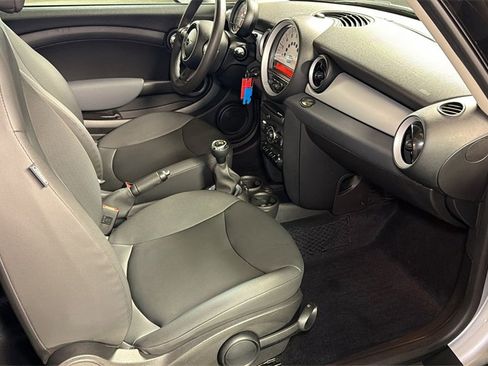 Used 2011 MINI Cooper Hardtop image 9