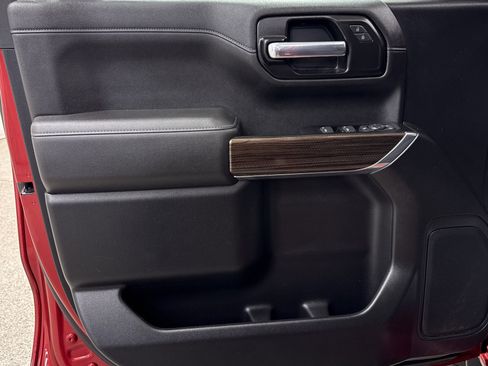 Used 2021 Chevrolet Silverado 1500 LT Trail Boss w/ LPO, Dark Essentials Package image 4