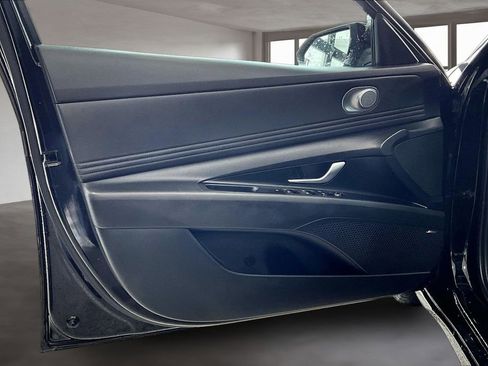 Used 2023 Hyundai Elantra Limited image 24