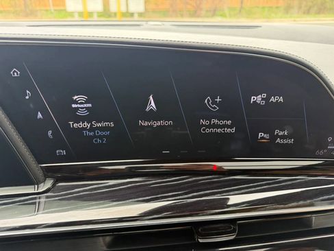 Used 2021 Cadillac Escalade ESV Sport w/ Driver Assist Tech Package AWD/4WD image 17