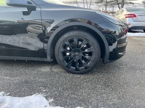 Used 2021 Tesla Model Y Long Range image 32