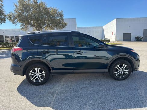 Used 2018 Toyota RAV4 LE image 6