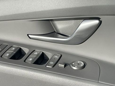 Certified 2025 Hyundai Elantra SEL FWD image 20