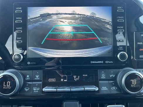 Used 2022 Toyota Highlander XLE image 14