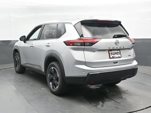 Used 2025 Nissan Rogue SV AWD/4WD image 9