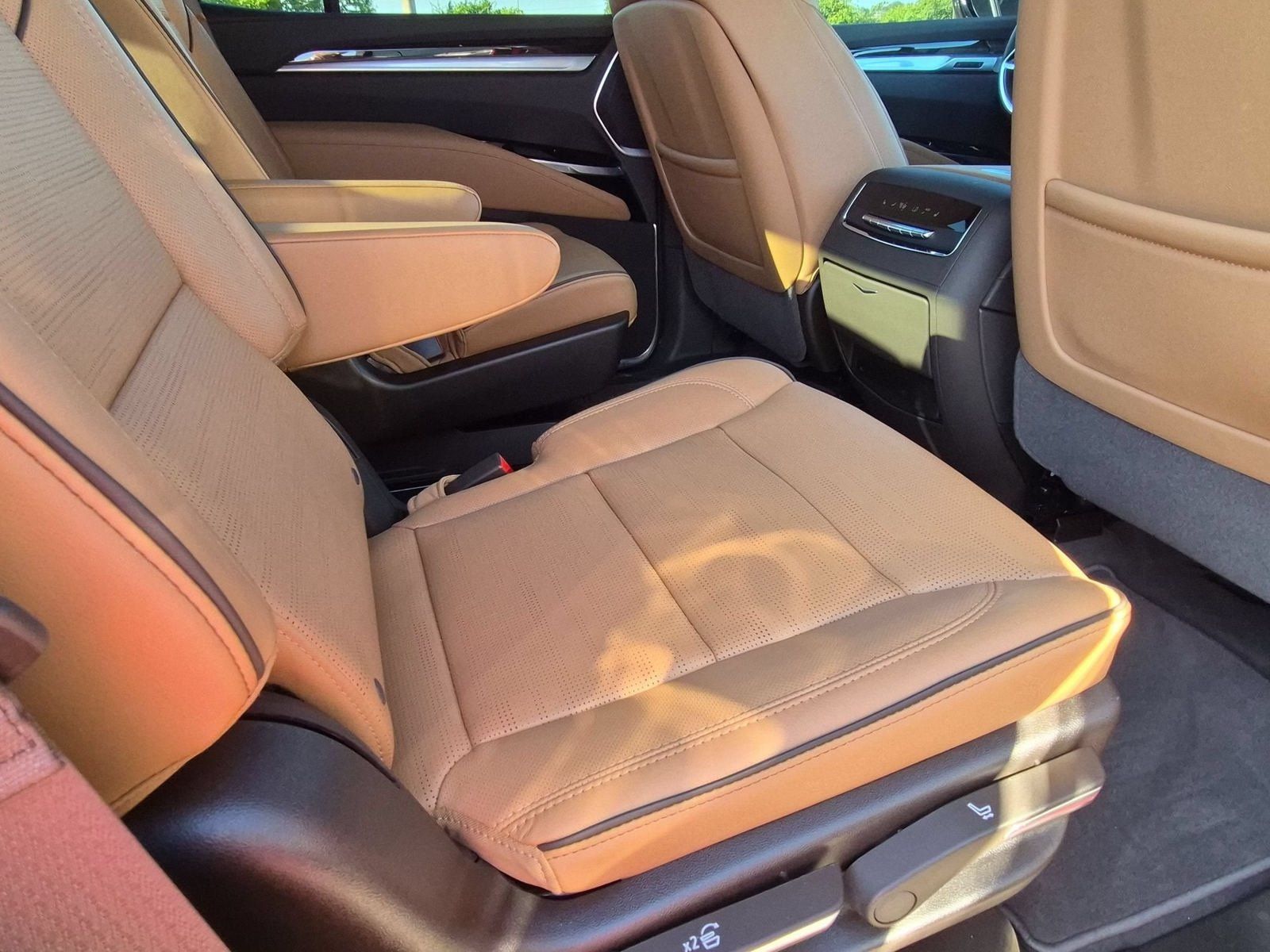 Used 2026 Cadillac Escalade Luxury w/ Touring Package AWD/4WD image 32