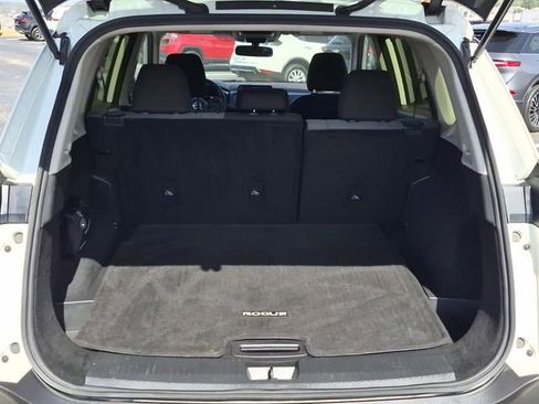 Used 2023 Nissan Rogue SV image 9