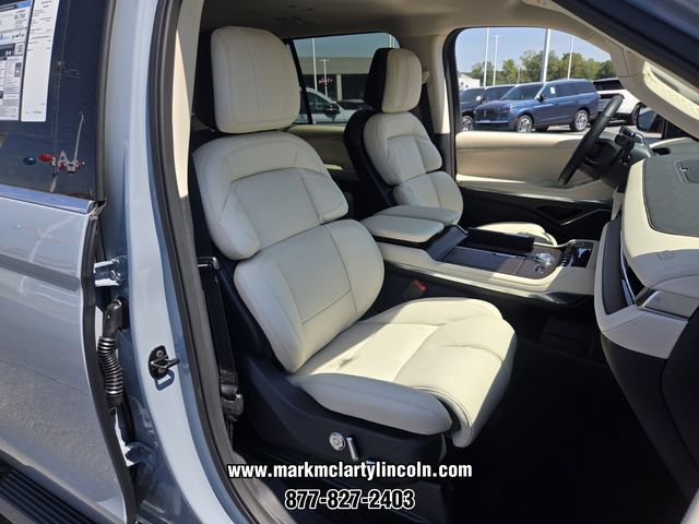 New 2027 Lincoln Navigator Premiere AWD/4WD image 15