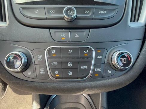 Used 2023 Chevrolet Malibu LT FWD image 18