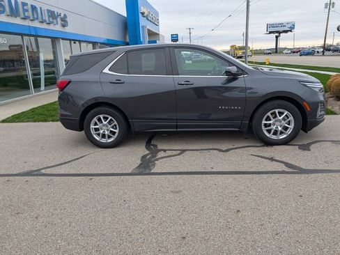 Used 2023 Chevrolet Equinox LT image 2