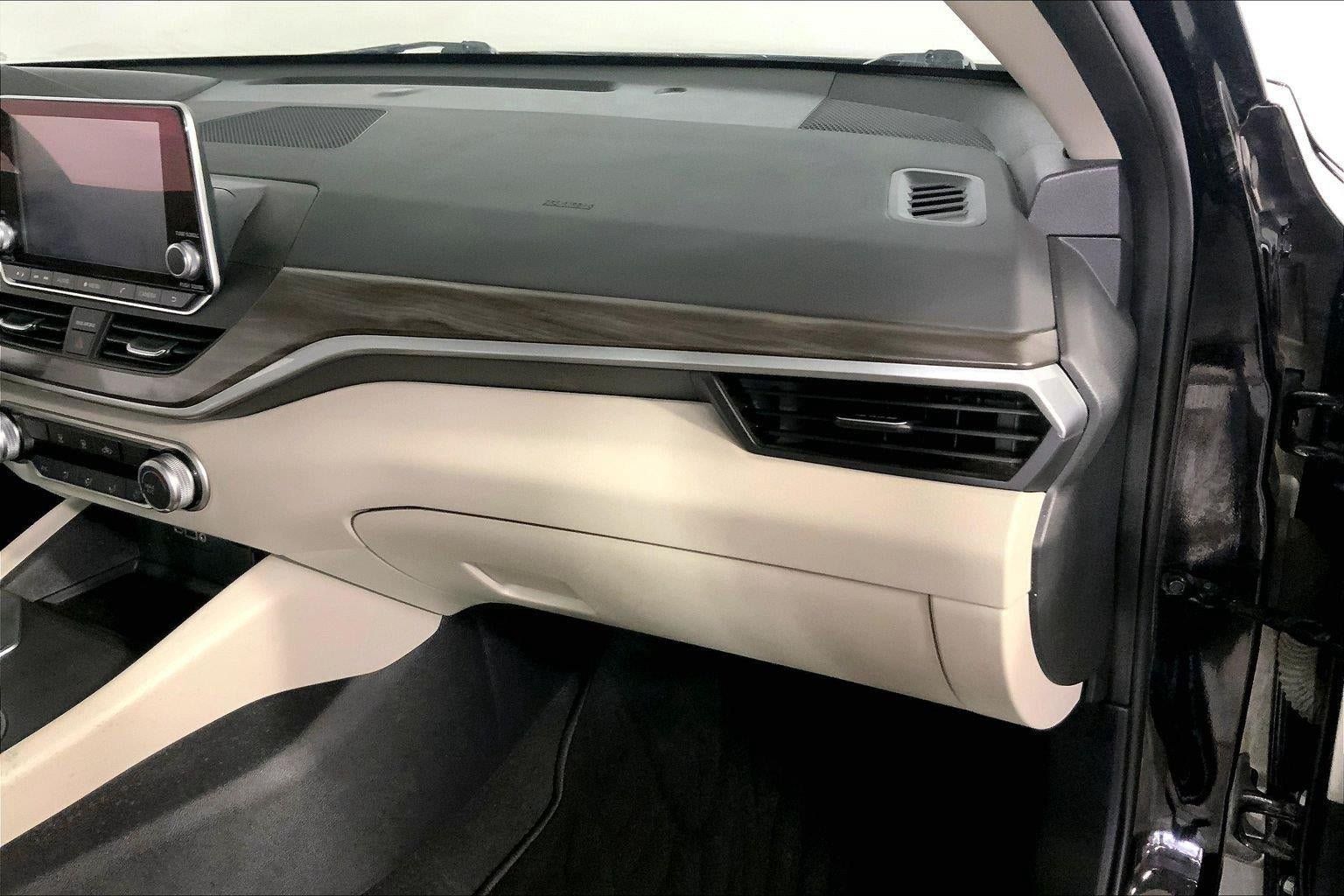 Used 2025 Nissan Altima 2.5 SV FWD image 16