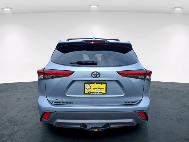Used 2022 Toyota Highlander XLE AWD/4WD image 10