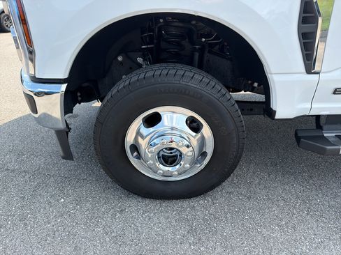 Used 2025 Ford F350 Lariat AWD/4WD image 29