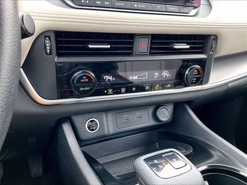 Used 2023 Nissan Rogue SV image 26