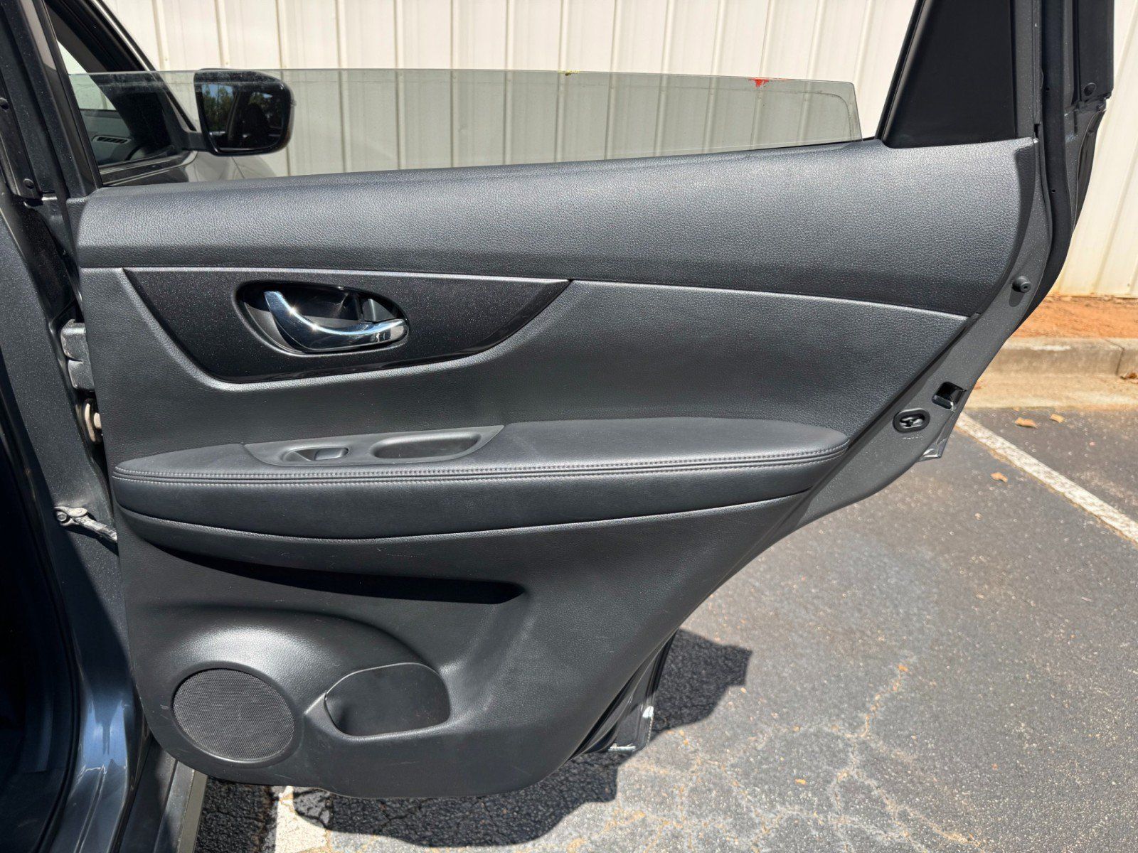 Used 2017 Nissan Rogue SV FWD image 37