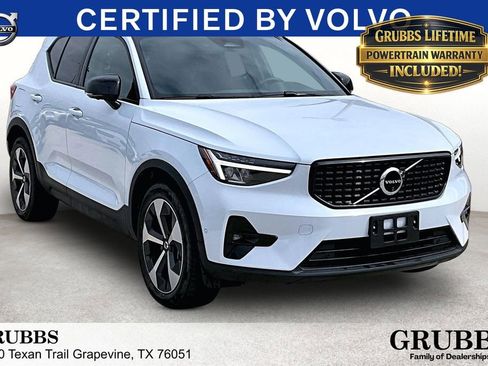 Used 2025 Volvo XC40 B5 Plus AWD/4WD image 1